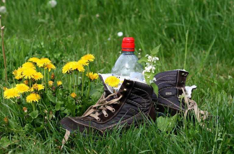 Schutz vor Einbrechern: Schuhe schön sichtbar täuschen Anwesenheit vor.