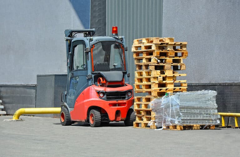 Ob Containerstapler, Frontstapler oder Geländestapler - alle Staplerarten erleichtern die Arbeit von Handwerkern in unterschiedlichen Bereichen und verringern das Risiko von Unfällen.