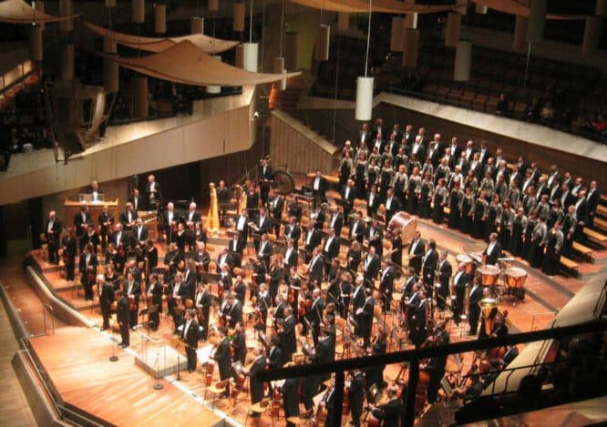 Philharmonie - in einem Konzertsaal kommt es nicht nur auf professionelle Musiker, sondern auch auf eine optimale Akustik an.